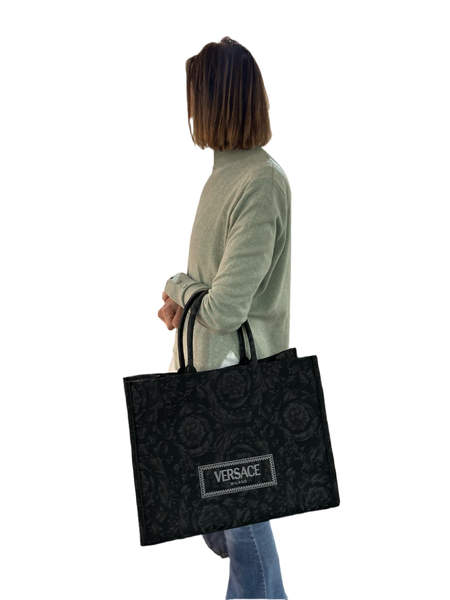 Versace Black & Gold Extra Large Embroidery Jacquard Barocco Tote Bag 1013152 20% OFF