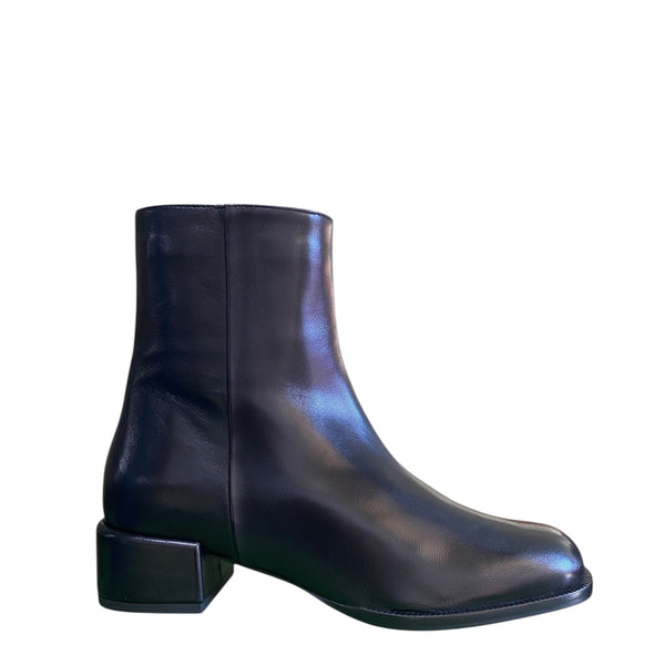 Stefano Stefani Black round leather boots 8130S