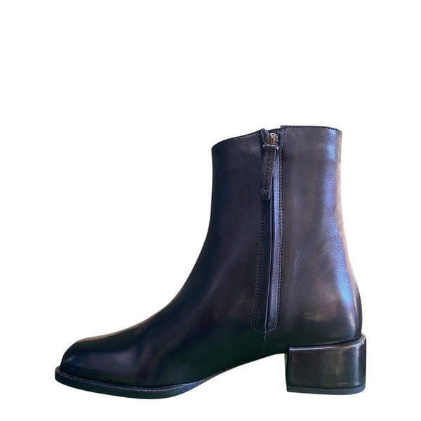 Stefano Stefani Black round leather boots 8130S