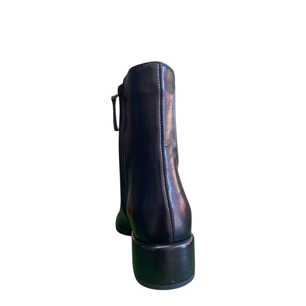 Stefano Stefani Black round leather boots 8130S