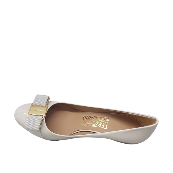 Ferragamo Bone Pump (Carla) 20% OFF     Just arrived !