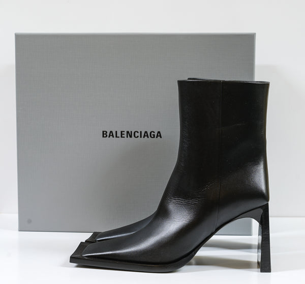 Balenciaga Women's Black Leather Smooth Flat Ankle Bootie 636632 - 37.5 Last Size