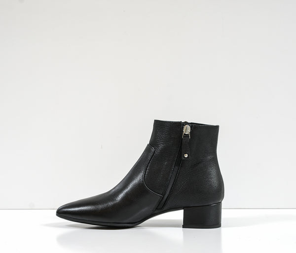 Stefano Stefani Women's Black Leather Ankle Boot 7649
