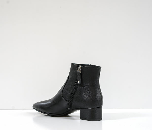 Stefano Stefani Women's Black Leather Ankle Boot 7649