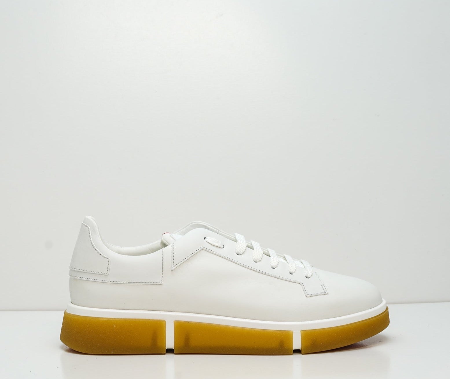 V Design Men’s White Leather Sneaker Radical Man SMRM1